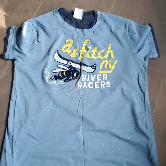 Abercrombie Kids tshirts - Picture 2 of 4